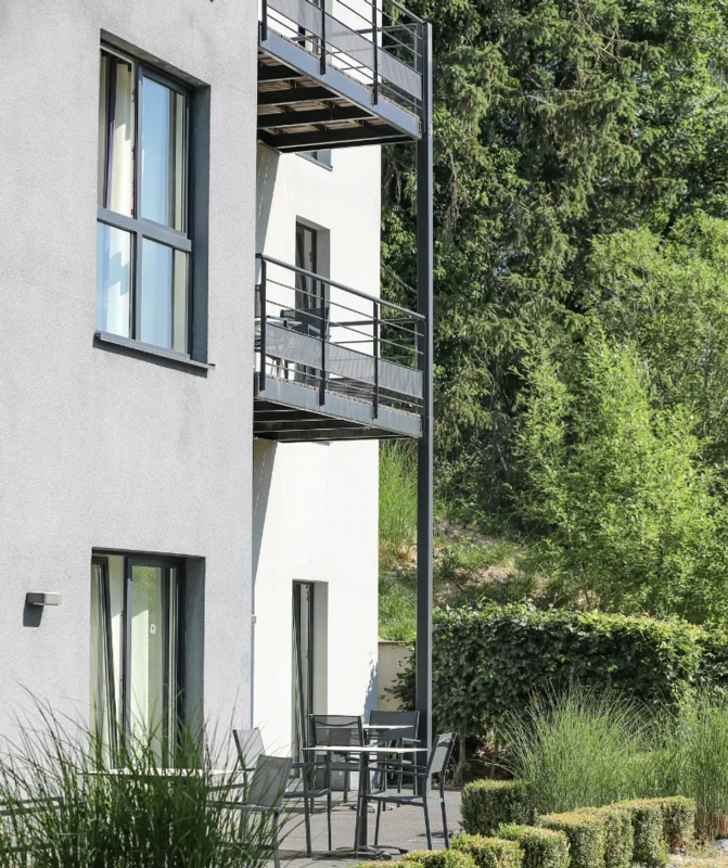Kamer met een eigen terras bij Floreal Neufchâteau