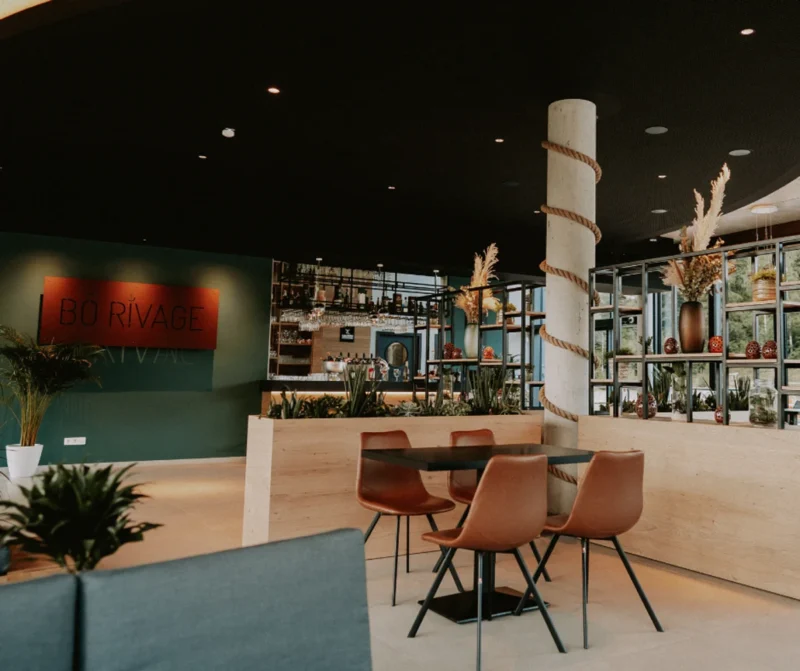 Bar bij het hotel bij Floreal Neufchâteau