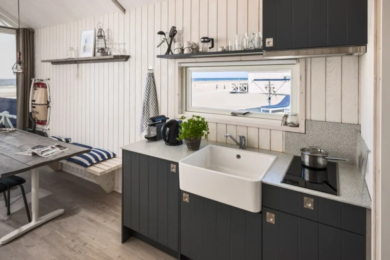 Keuken in een Haags strandhuisje