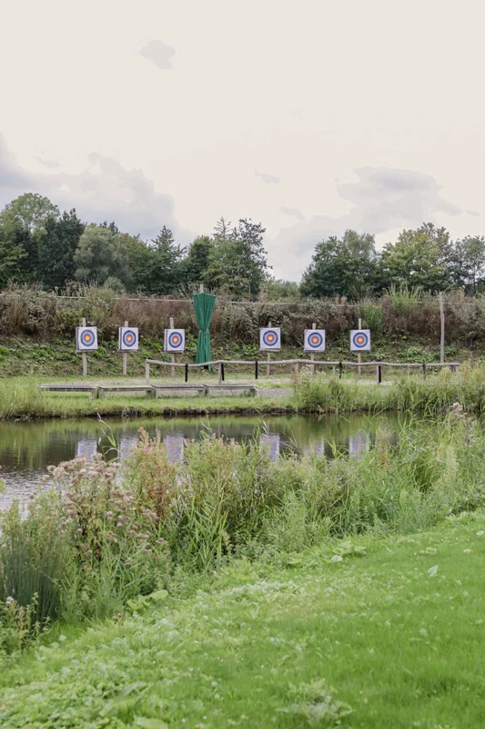 Boogschietbaan tussen het groen bij Harderwold Villa Resort
