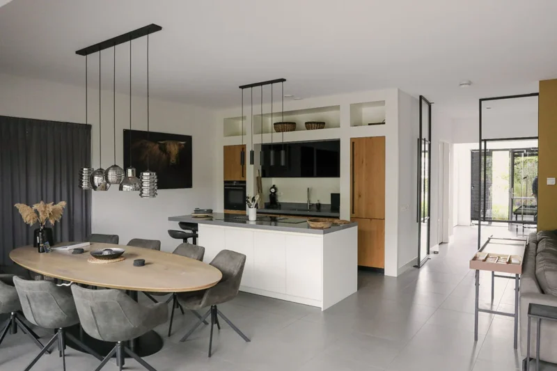 Moderne woonkeuken in een vakantievilla op Harderwold