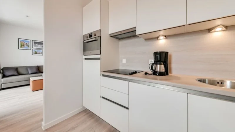 Keuken in een verblijf bij Holiday Suites Jabbeke Klein Strand