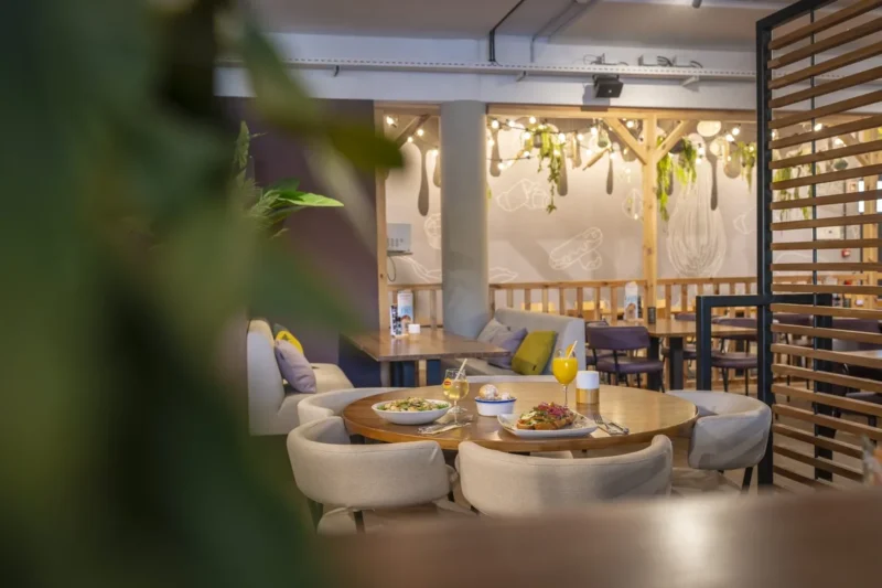 Eten in de brasserie bij Landal Mooi Zutendaal