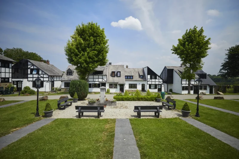 Pleintje tussen de huisjes bij Landal Village les Gottales