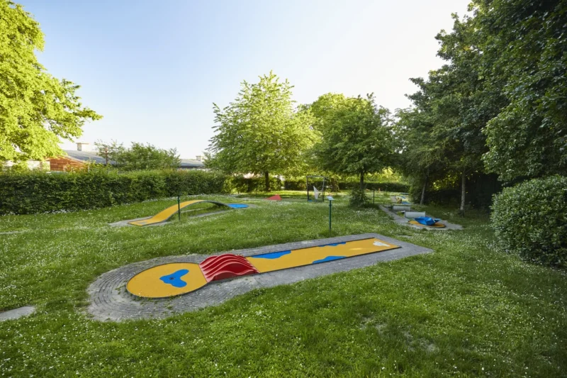 Minigolf op het park bij Landal Village l'Eau d'Heure