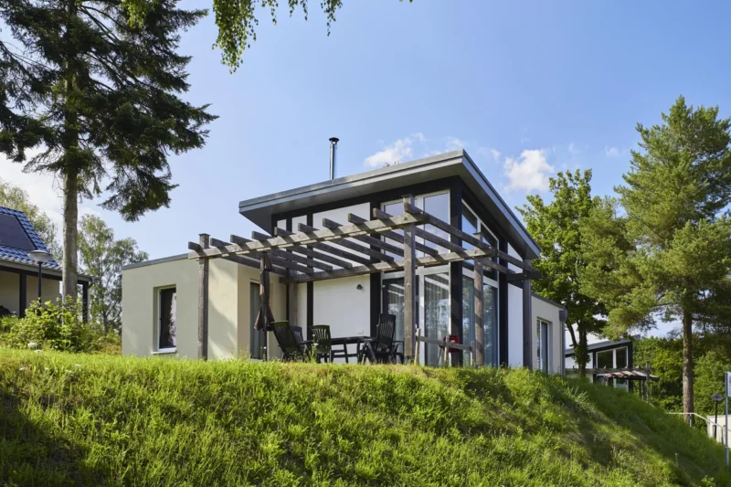 Bungalow met terras en pergola bij Landal Mont Royal