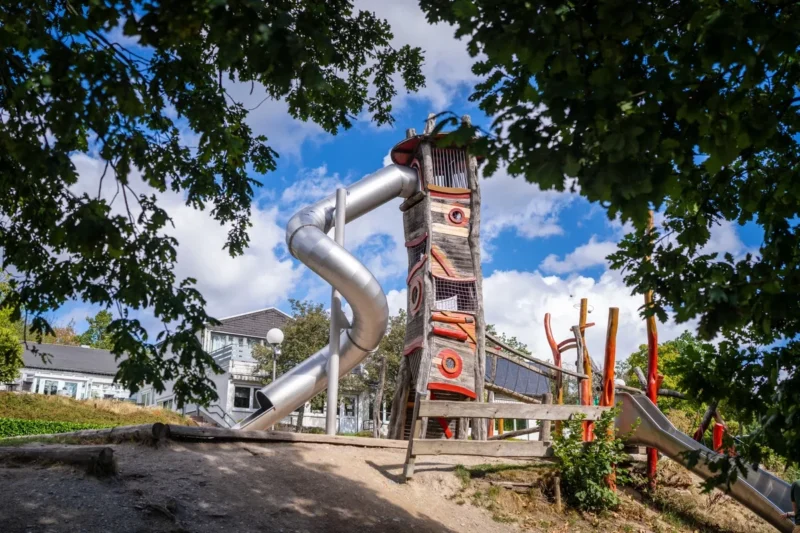 Buitenspeeltuin met glijbaan bij Landal Sonnenberg