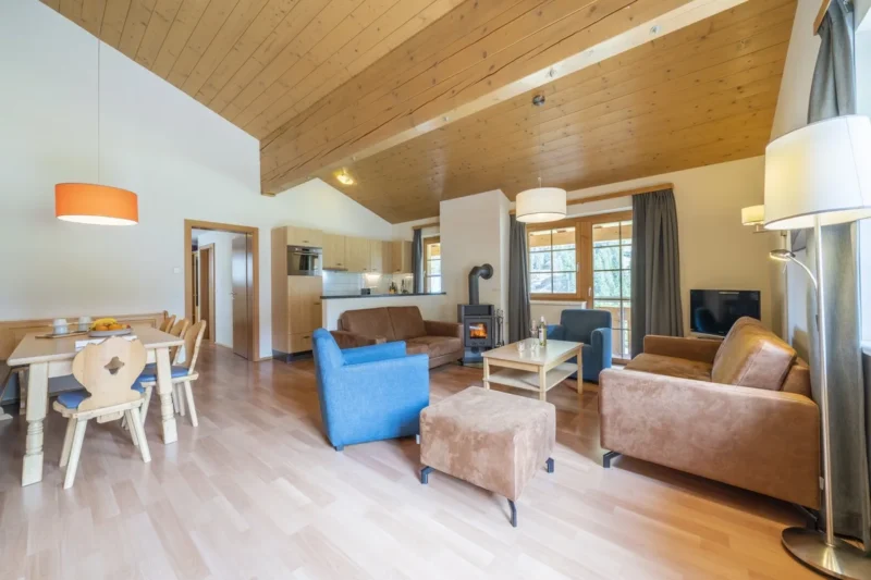 Woonkamer met eethoek bij Landal Hochmontafon