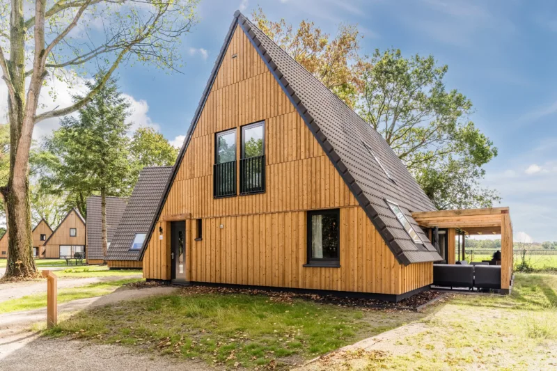 Vernieuwde verandawoning 10CE2 op Landal De Katjeskelder