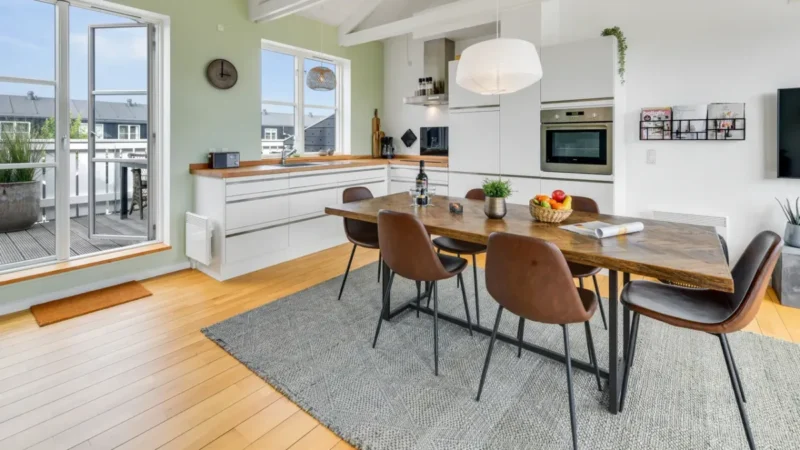 Keuken en eethoek van een vakantiehuis op Landal Ebeltoft
