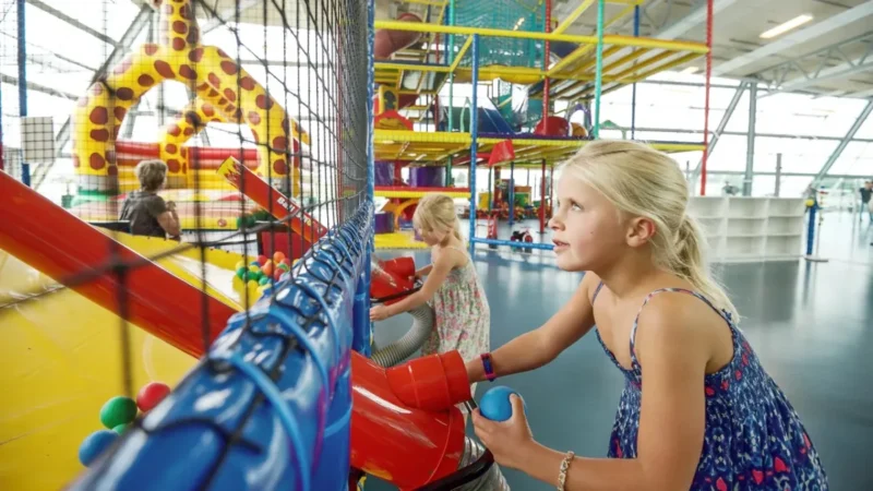 Binnenspeeltuin van Landal Seawest