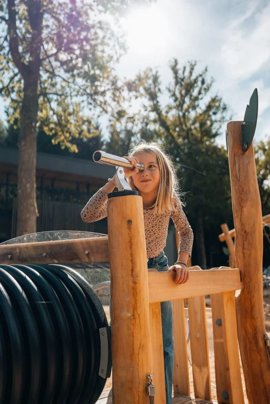 Spelen bij een lodge bij Le Hameau de la Semois