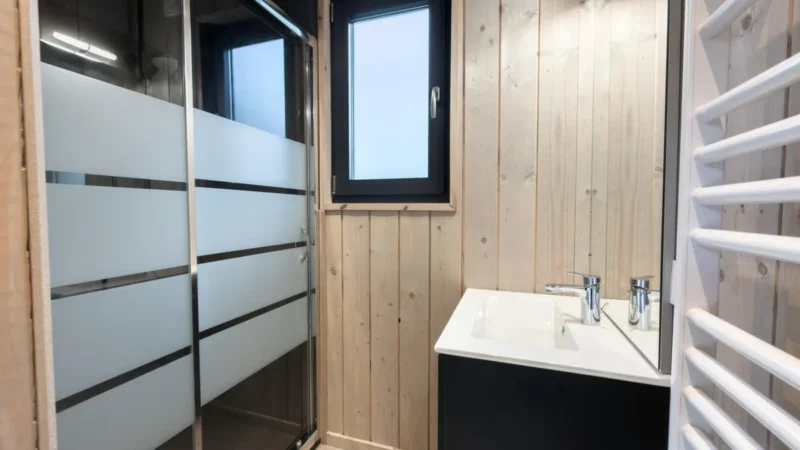 Badkamer bij een lodge bij Le Hameau de la Semois