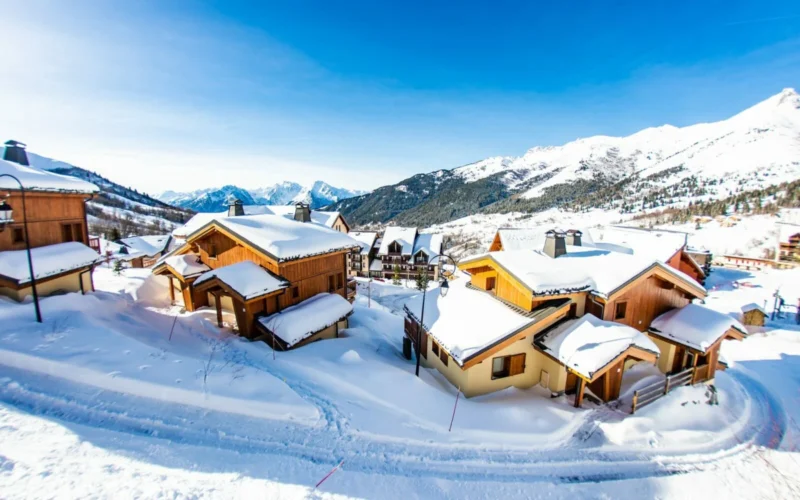 Overzicht van de chalets in de winter bij Parc Madeleine