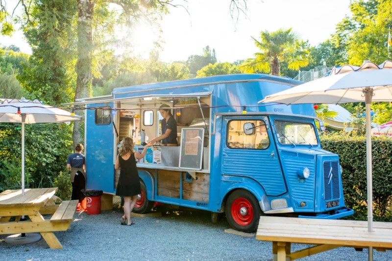 Foodtruck op de camping bij RCN le Moulin de la Pique