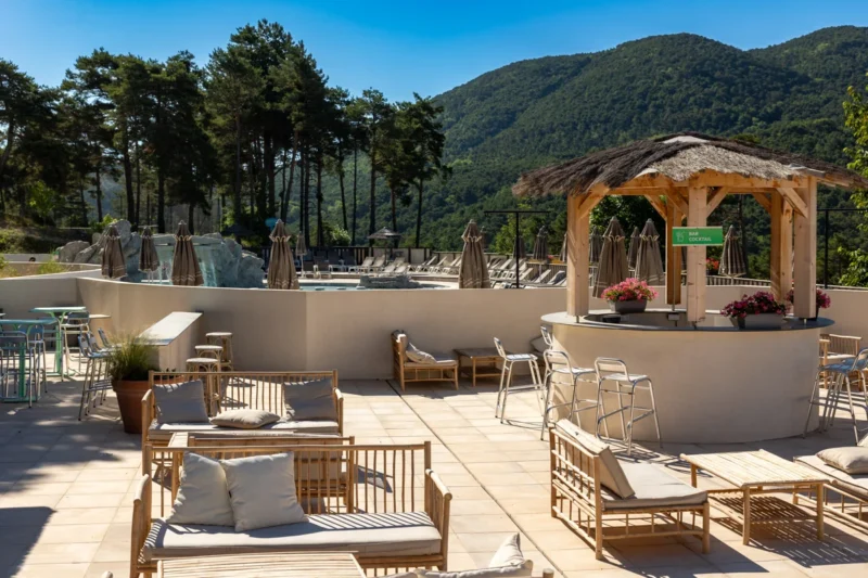 Terras van de bistro bij RCN les Collines de Castellane