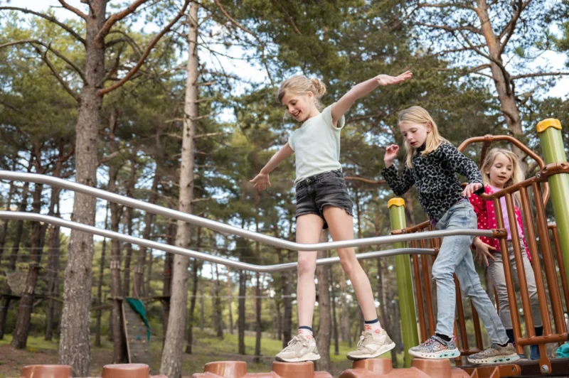 Speeltoestellen op de camping bij RCN les Collines de Castellane