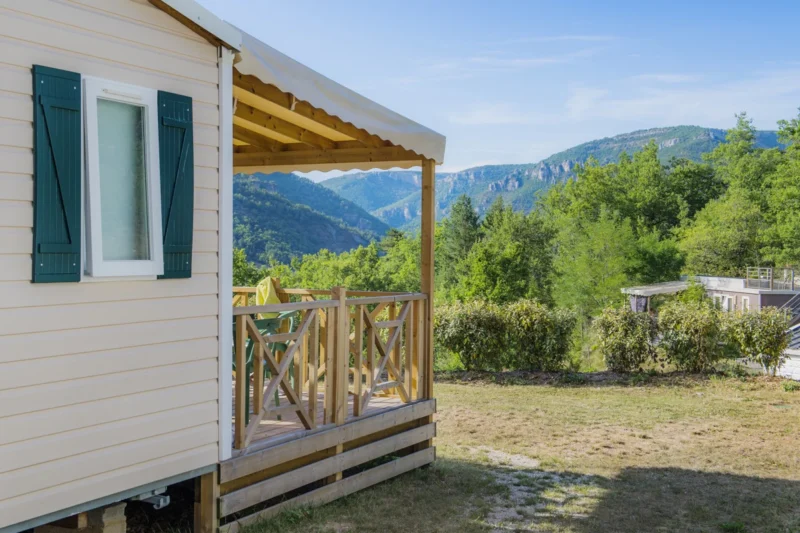 Huuraccommodatie met terras en uitzicht bij RCN Val de Cantobre