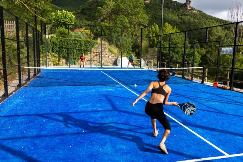 Padelbaan op de camping bij RCN Val de Cantobre