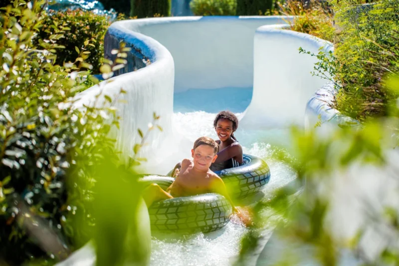 Waterglijbaan op de camping bij RCN Val de Cantobre