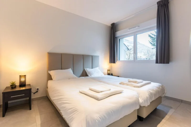 Slaapkamer met losse bedden bij Résidence Méri-Bellecombe
