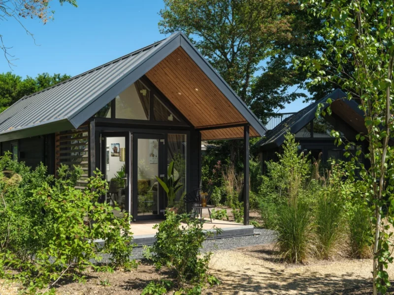 Wood Lodge met terras bij Rhederlaagse Meren