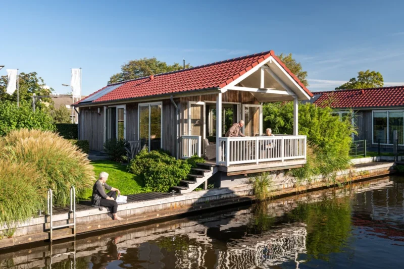 Meine 4 chalet met steiger aan het water