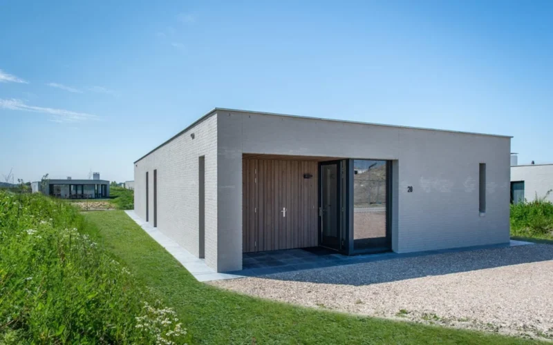 Buitenzijde van een moderne villa bij Z'ANDvillas